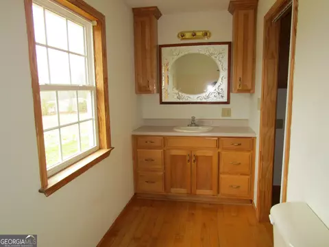 Bath - 240 Homer Stephens Rd, Cornelia, GA 30531 photo 1 of 3