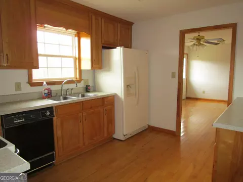 Kitchen - 240 Homer Stephens Rd, Cornelia, GA 30531 photo 4 of 5