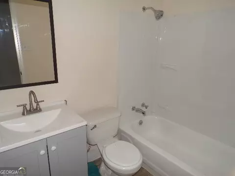 Bath - 803 Mobley St, Thomson, GA 30824 photo 1 of 2
