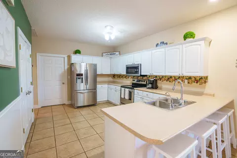 Kitchen - 458 Cv Mosley Blvd, Lyons, GA 30436 photo 2 of 3