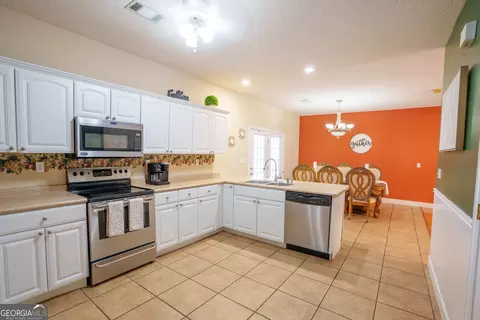Kitchen - 458 Cv Mosley Blvd, Lyons, GA 30436 photo 3 of 3
