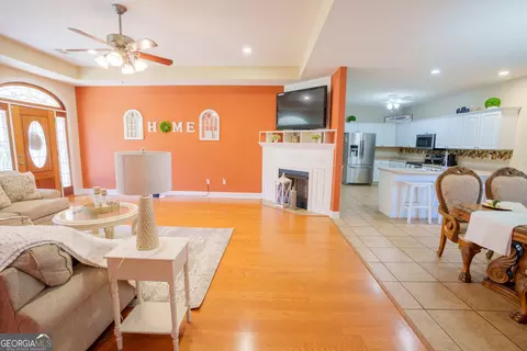 Living - 458 Cv Mosley Blvd, Lyons, GA 30436 photo 3 of 5