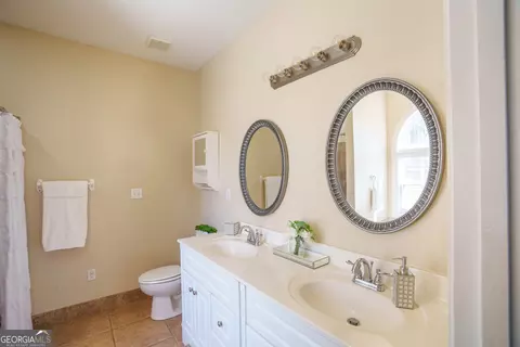 Bath - 458 Cv Mosley Blvd, Lyons, GA 30436 photo 1 of 5