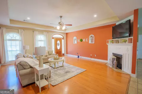 Living - 458 Cv Mosley Blvd, Lyons, GA 30436 photo 4 of 5