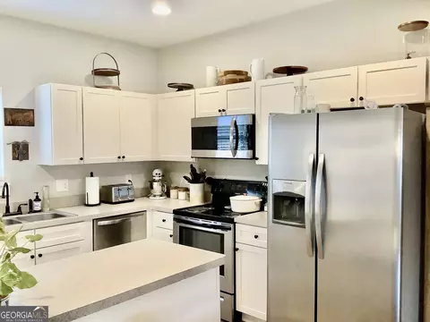 Kitchen - 35 Willowrun Dr SW, Rome, GA 30165 photo 1 of 2