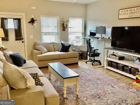 Living - 35 Willowrun Dr SW, Rome, GA 30165 photo 1 of 2