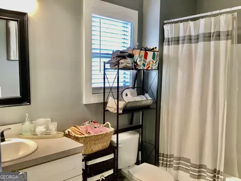 Bath - 35 Willowrun Dr SW, Rome, GA 30165 photo 1 of 2