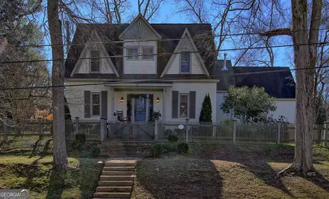 351 Seavy St, Senoia, GA 30276