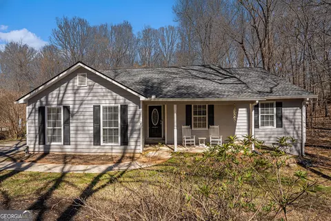 150 Country Side Dr, Senoia, GA 30276