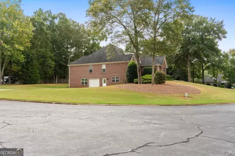 Exterior - 830 Streamside Dr, Mcdonough, GA 30252 photo 9 of 10