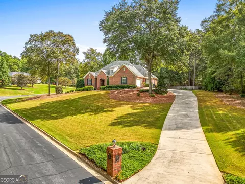 Exterior - 830 Streamside Dr, Mcdonough, GA 30252 photo 2 of 10