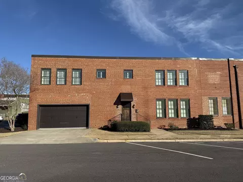 712 4th Ave, West Point, GA 31833