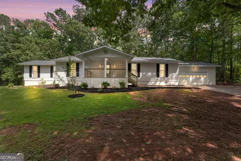 134 Hickory Cir W, West Point, GA 31833