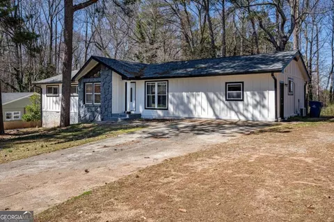 2623 Regal Cir, Lawrenceville, GA 30044