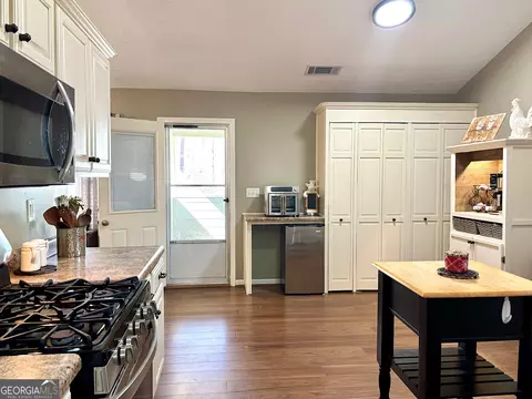 Kitchen - 222 Sandstone Dr, Hampton, GA 30228 photo 8 of 12