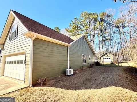 Exterior - 222 Sandstone Dr, Hampton, GA 30228 photo 6 of 18