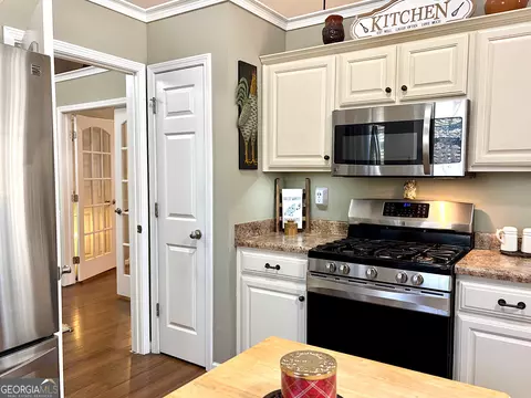 Kitchen - 222 Sandstone Dr, Hampton, GA 30228 photo 6 of 12