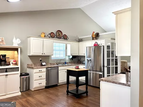 Kitchen - 222 Sandstone Dr, Hampton, GA 30228 photo 10 of 12