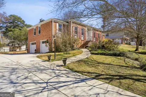663 Foxcroft Cir SE, Marietta, GA 30067