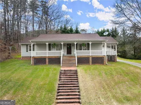 217 Oak Cliff Dr, Toccoa, GA 30577