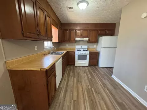 Kitchen - 5872 Fox Run, Rex, GA 30273 photo 2 of 3
