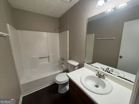 Bath - 5872 Fox Run, Rex, GA 30273 photo 4 of 4