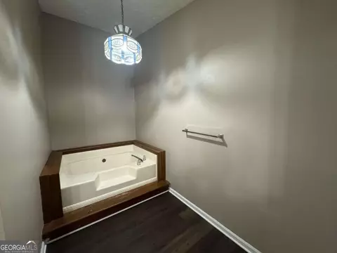 Bath - 5872 Fox Run, Rex, GA 30273 photo 3 of 4