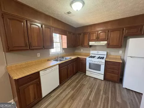 Kitchen - 5872 Fox Run, Rex, GA 30273 photo 3 of 3