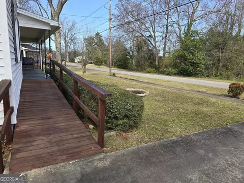 2131 College St, Comer, GA 30629 photo 3
