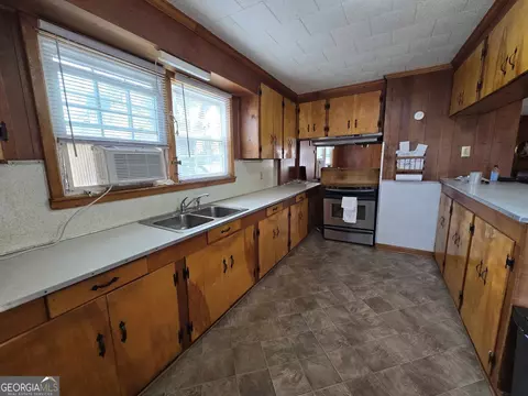 2131 College St, Comer, GA 30629 photo 8