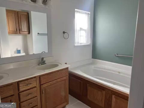 Bath - 58 Maple Leaf Dr, Rock Spring, GA 30739 photo 2 of 2