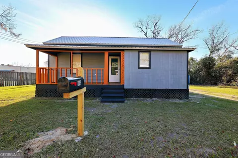 108 Perry Ln, Valdosta, GA 31601