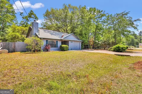 1407 Forest Lake Dr, Hinesville, GA 31313