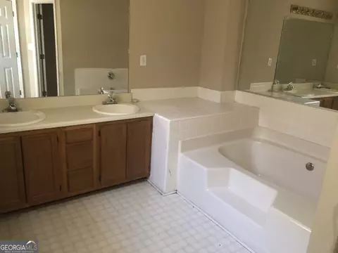 1574 Elizabeth Ln, Hampton, GA 30228 photo 4