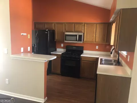 1574 Elizabeth Ln, Hampton, GA 30228 photo 2