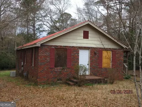 1907 Spruce St, West Point, GA 31833