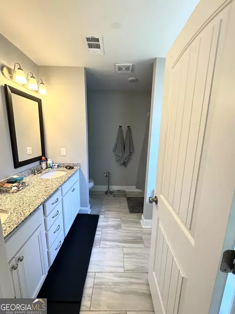 Bath - 606 Daisy Dr, Perry, GA 31069 photo 2 of 3
