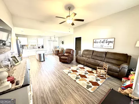Living - 606 Daisy Dr, Perry, GA 31069 photo 1 of 1