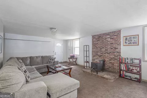 Living - 106 Brittney Ln, Lagrange, GA 30240 photo 3 of 4
