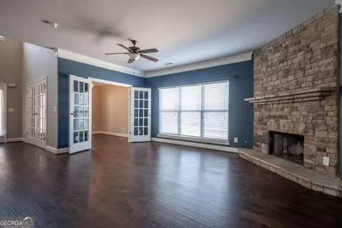 Living - 130 Colleton Dr, Athens, GA 30606 photo 2 of 8
