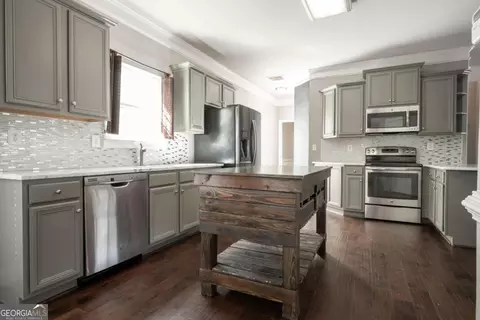 Kitchen - 130 Colleton Dr, Athens, GA 30606 photo 4 of 8