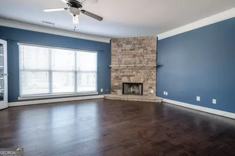 Living - 130 Colleton Dr, Athens, GA 30606 photo 3 of 8