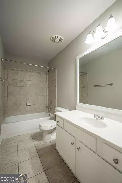 Bath - 130 Colleton Dr, Athens, GA 30606 photo 4 of 6