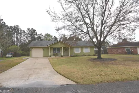 302 Camelot Ct, Kingsland, GA 31548