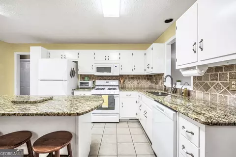 Kitchen - 271 Four Points Rd, Jackson, GA 30233 photo 1 of 2