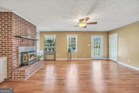Living - 271 Four Points Rd, Jackson, GA 30233 photo 1 of 4