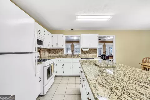Kitchen - 271 Four Points Rd, Jackson, GA 30233 photo 2 of 2