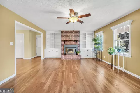Living - 271 Four Points Rd, Jackson, GA 30233 photo 3 of 4