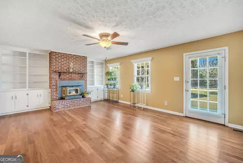 Living - 271 Four Points Rd, Jackson, GA 30233 photo 2 of 4