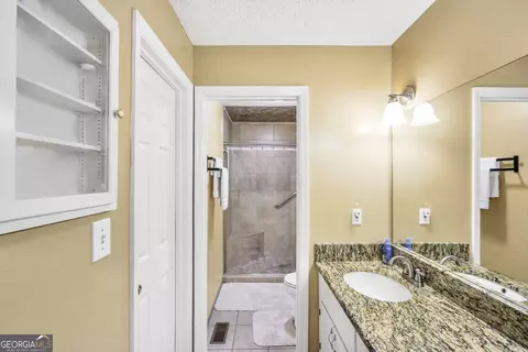 Bath - 271 Four Points Rd, Jackson, GA 30233 photo 2 of 3